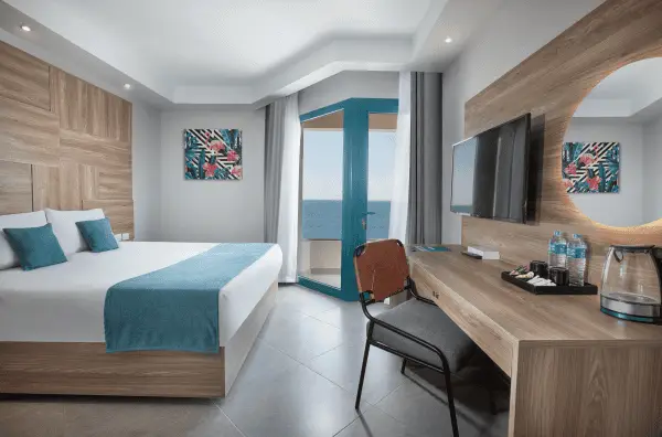 V Room Family Suite