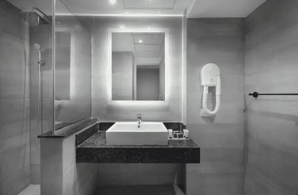 V Room Family Suite