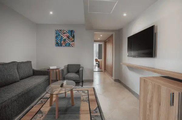 V Room Family Suite